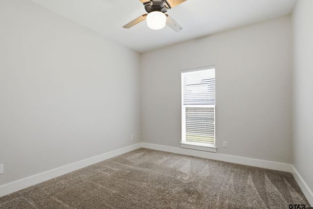 217 Smith Cir, Lindale, TX 75771