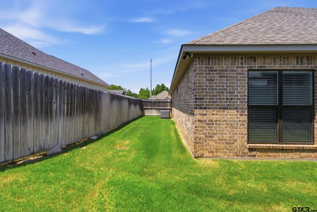 217 Smith Cir, Lindale, TX 75771