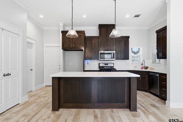 217 Smith Cir, Lindale, TX 75771