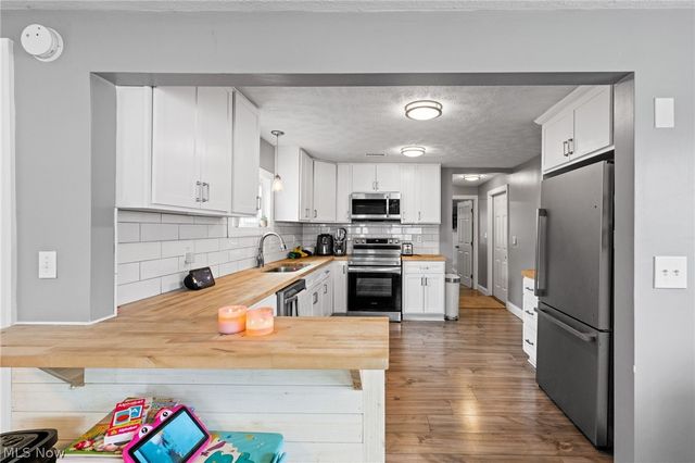 1887 Hillsdale Drive, Twinsburg, OH 44087