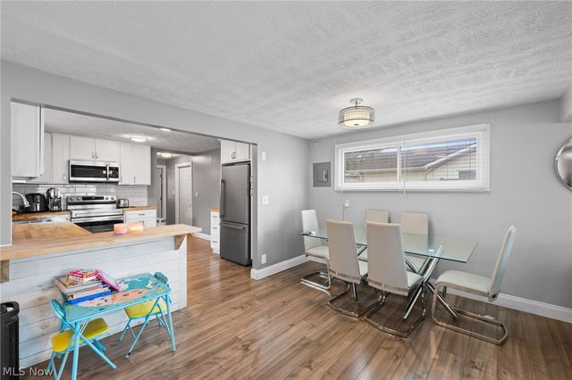 1887 Hillsdale Drive, Twinsburg, OH 44087