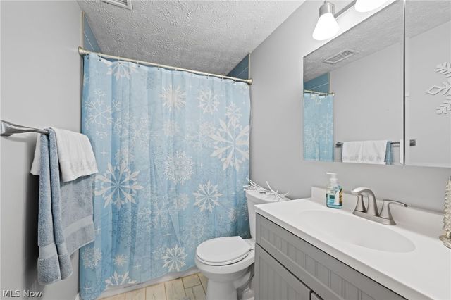 1887 Hillsdale Drive, Twinsburg, OH 44087