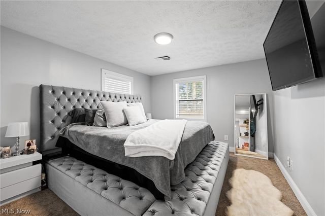 1887 Hillsdale Drive, Twinsburg, OH 44087