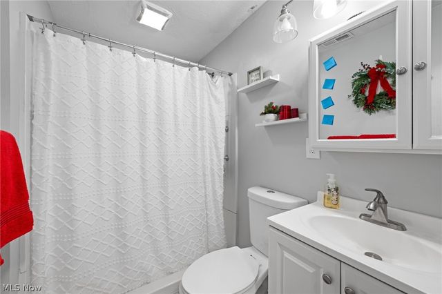 1887 Hillsdale Drive, Twinsburg, OH 44087