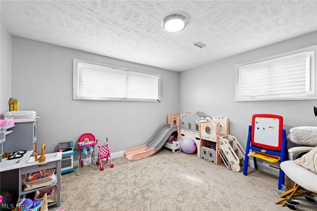 1887 Hillsdale Drive, Twinsburg, OH 44087