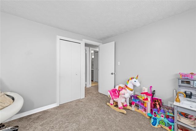 1887 Hillsdale Drive, Twinsburg, OH 44087