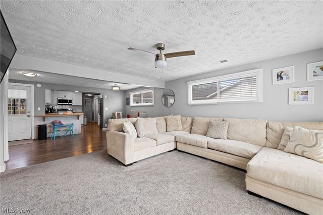 1887 Hillsdale Drive, Twinsburg, OH 44087