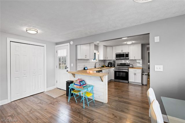 1887 Hillsdale Drive, Twinsburg, OH 44087