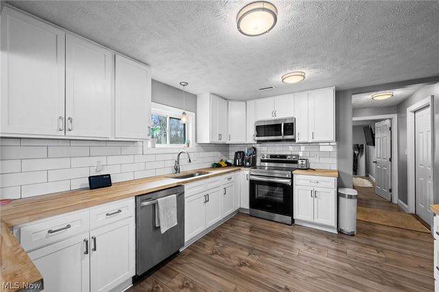 1887 Hillsdale Drive, Twinsburg, OH 44087