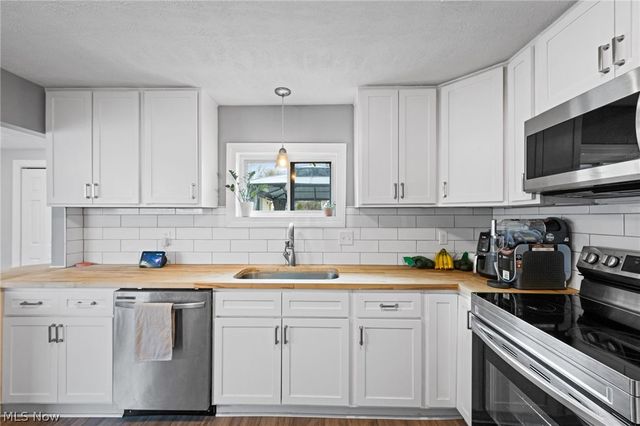 1887 Hillsdale Drive, Twinsburg, OH 44087