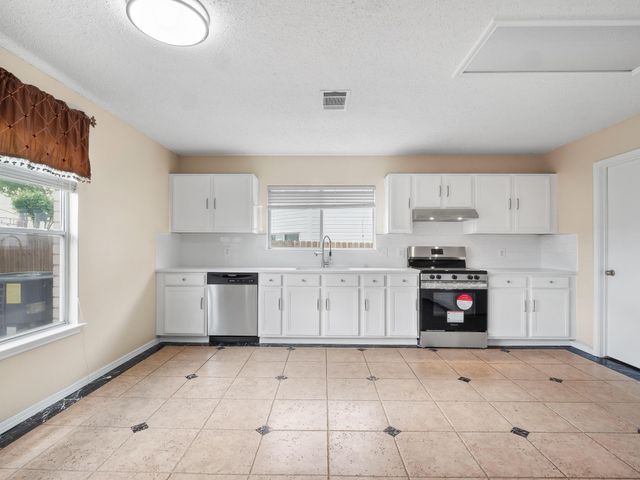 2727 High Point DR, Round Rock, TX 78664