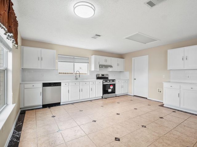 2727 High Point DR, Round Rock, TX 78664