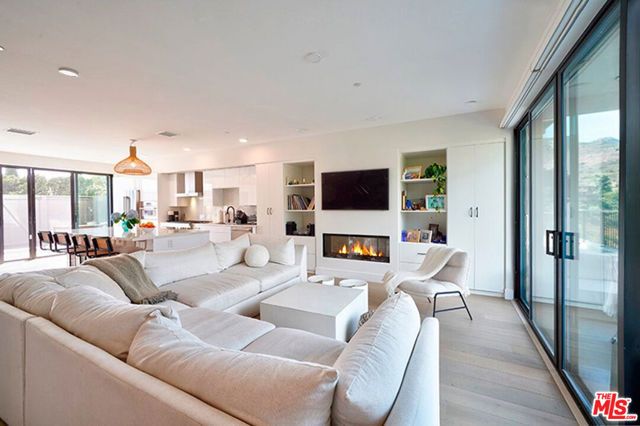 6208 Tapia Drive A, Malibu, CA 90265