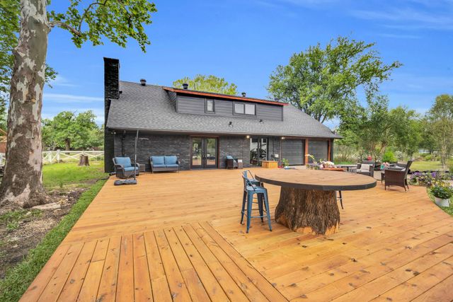 1015 S Lowrance Road, Pecan Hill, TX 75154