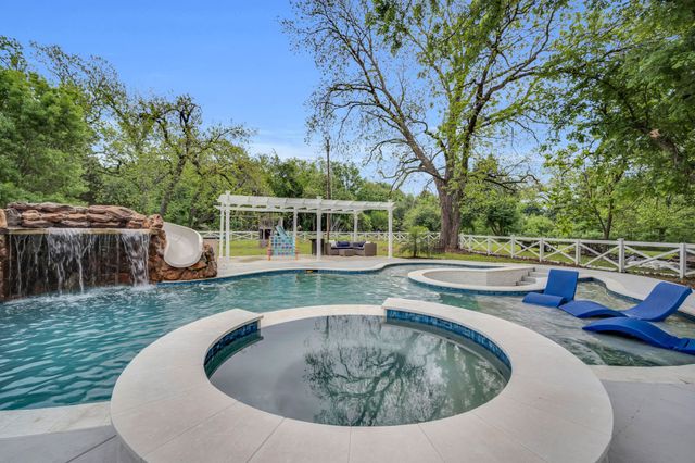 1015 S Lowrance Road, Pecan Hill, TX 75154