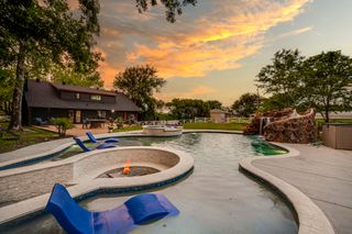 1015 S Lowrance Road, Pecan Hill, TX 75154
