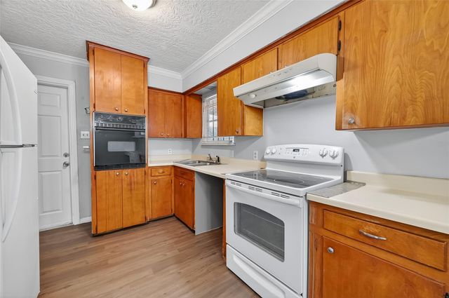 6112 Pineway Boulevard, Houston, TX 77023