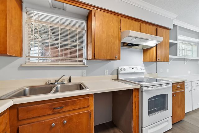 6112 Pineway Boulevard, Houston, TX 77023