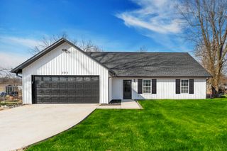 305 Crescent Street, Aurora, MO 65605