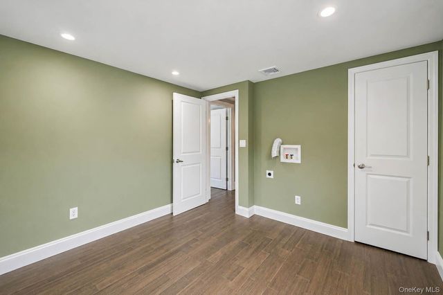 18 Worden Place, West Babylon, NY 11704