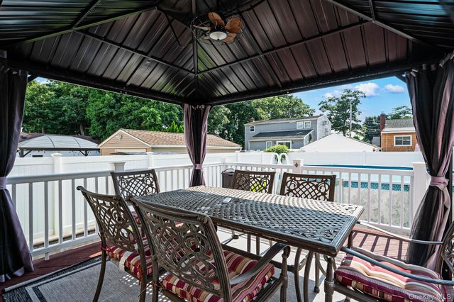 18 Worden Place, West Babylon, NY 11704