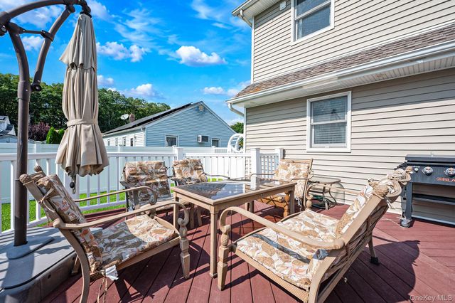 18 Worden Place, West Babylon, NY 11704