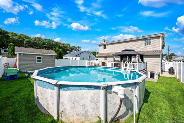 18 Worden Place, West Babylon, NY 11704