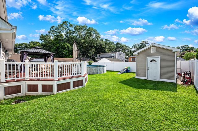 18 Worden Place, West Babylon, NY 11704
