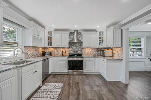 18 Worden Place, West Babylon, NY 11704