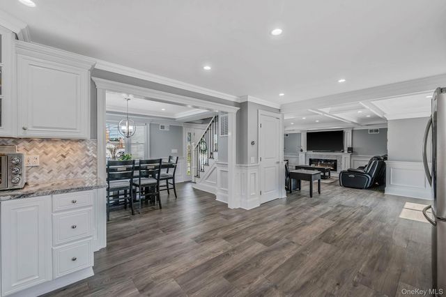 18 Worden Place, West Babylon, NY 11704