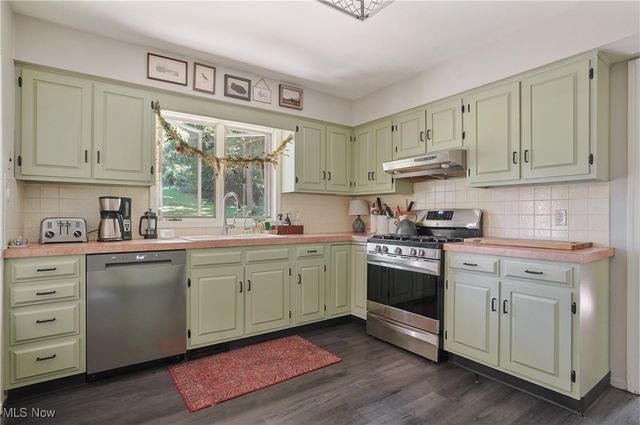 649 S Medina Line Road, Copley, OH 44321