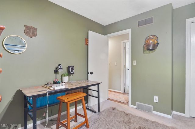 649 S Medina Line Road, Copley, OH 44321