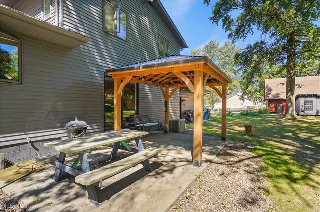 649 S Medina Line Road, Copley, OH 44321