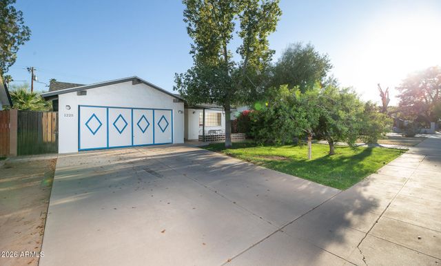 1225 E HUBBELL Street, Phoenix, AZ 85006