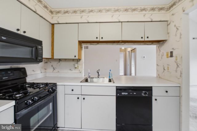 320 SURREY CT, Sewell, NJ 08080