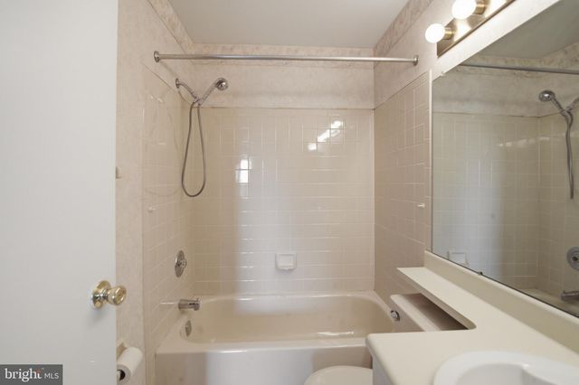 320 SURREY CT, Sewell, NJ 08080