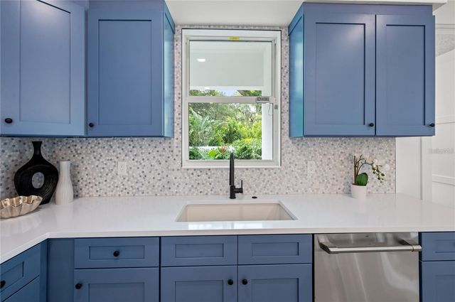 1647 SIESTA DRIVE, Sarasota, FL 34239