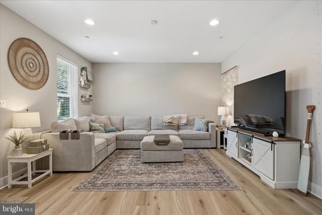 209 PENNSYLVANIA AVE, Pasadena, MD 21122