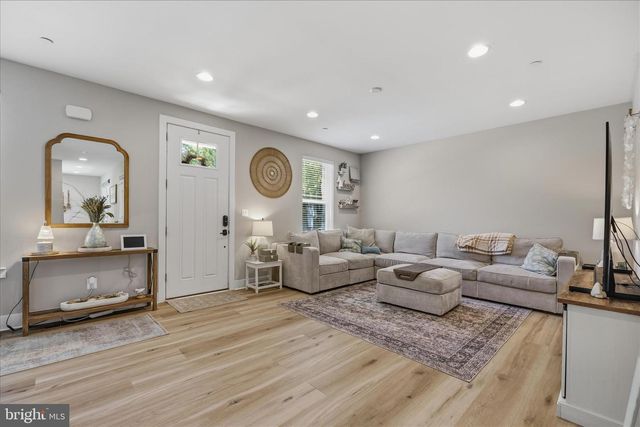 209 PENNSYLVANIA AVE, Pasadena, MD 21122