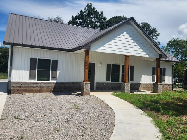 222 E Meadow Cir, Clarksville, TN 37043