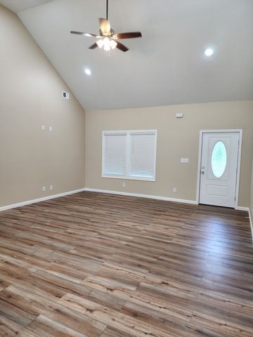 222 E Meadow Cir, Clarksville, TN 37043