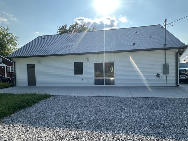 222 E Meadow Cir, Clarksville, TN 37043