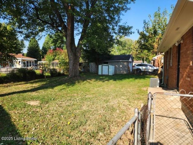 5534 Cartledge Ct, Louisville, KY 40214