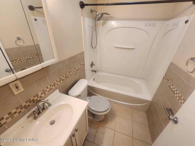 5534 Cartledge Ct, Louisville, KY 40214