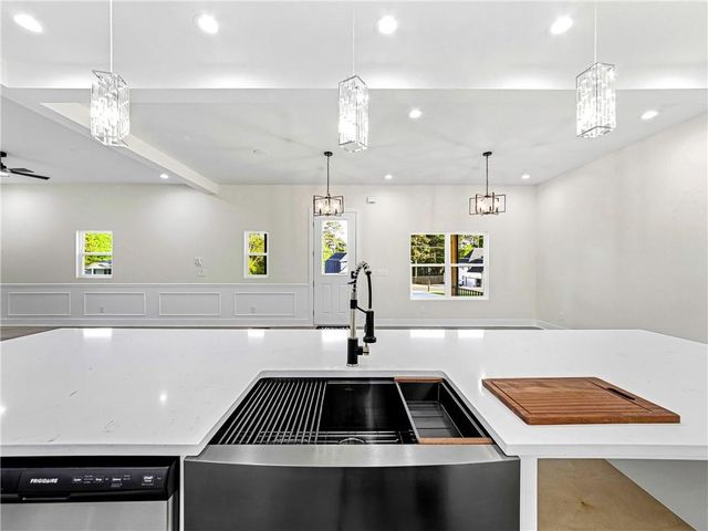 518 Hoke O'Kelly Mill Road SW, Loganville, GA 30052