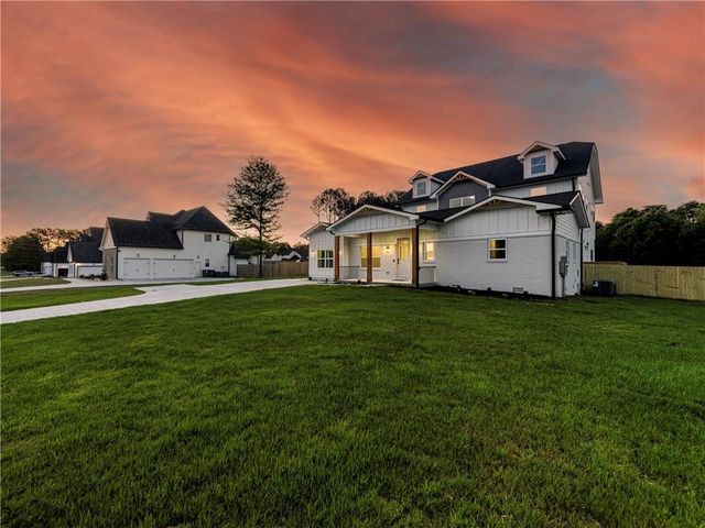 518 Hoke O'Kelly Mill Road SW, Loganville, GA 30052