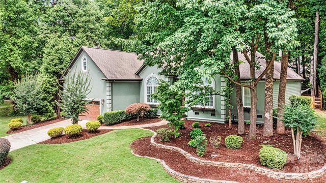 5028 Foxbriar Trail, Charlotte, NC 28269