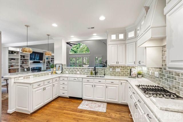 5028 Foxbriar Trail, Charlotte, NC 28269