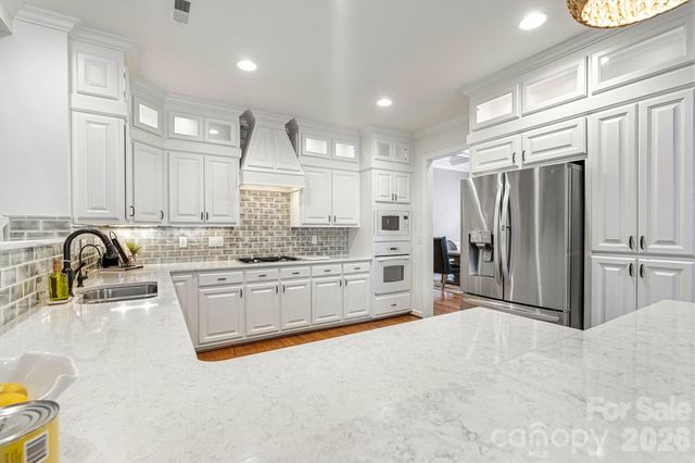 5028 Foxbriar Trail, Charlotte, NC 28269