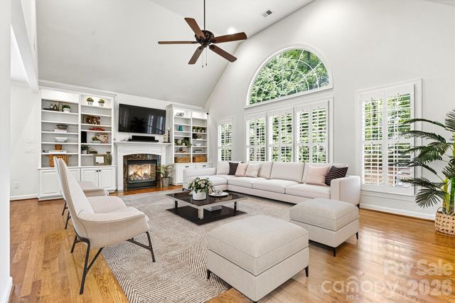 5028 Foxbriar Trail, Charlotte, NC 28269